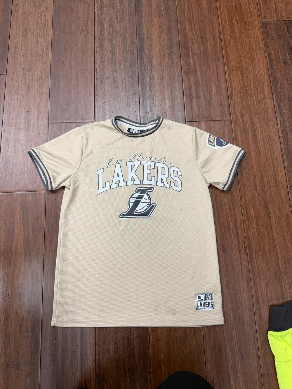 Boys LA LAKERS tee Shirt Jersey 11-12